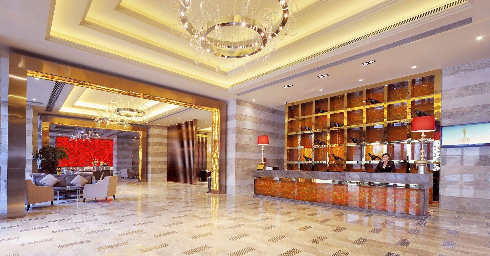 Royal Suites & Towers Ухань Экстерьер фото